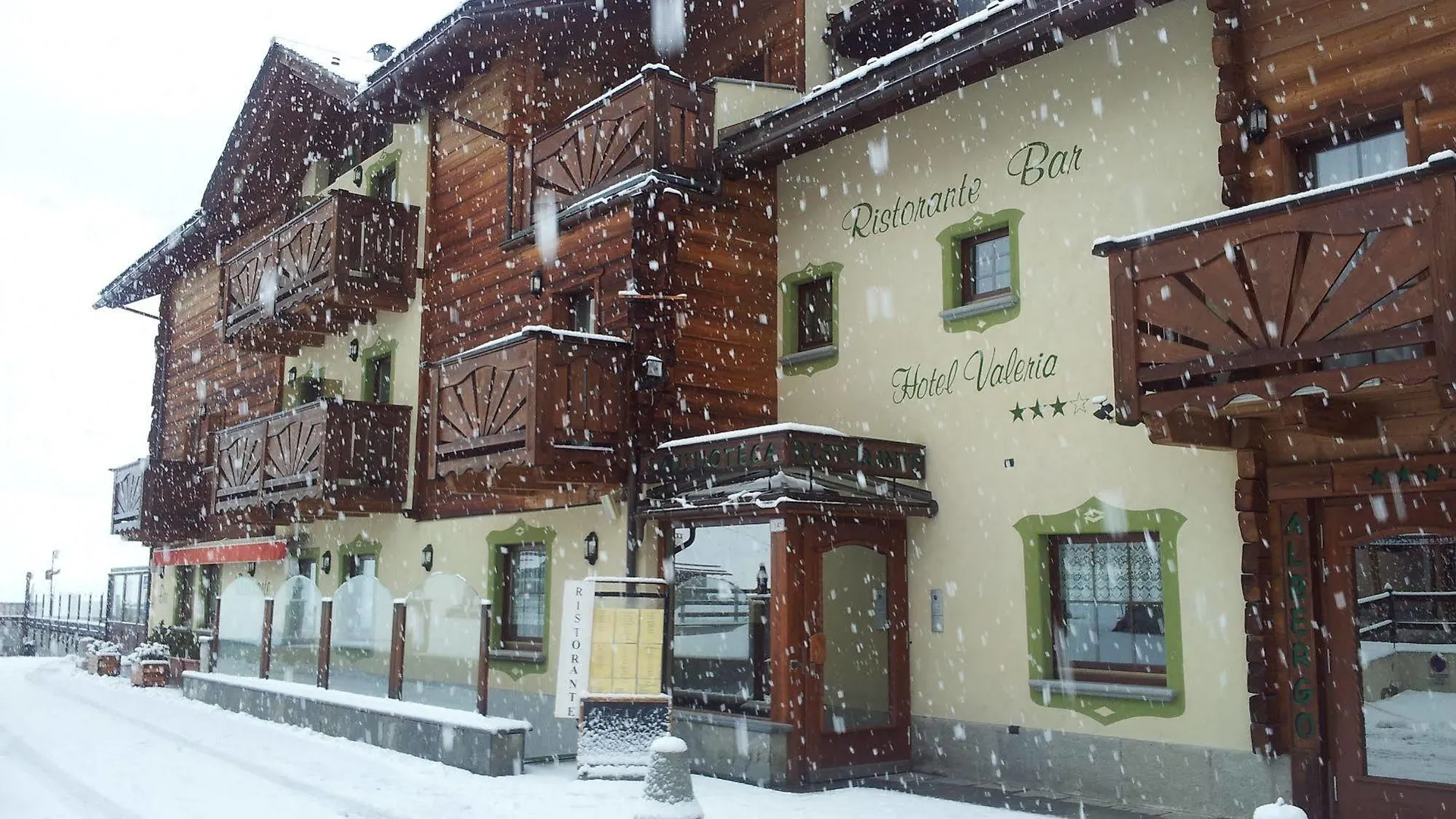 Hotel Valeria リヴィーニョ